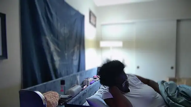 Snapshot of Yagurl__west chatting on January 2025 01:48:01 AM Yagurl west online show from January 2025 01:48:01 AM