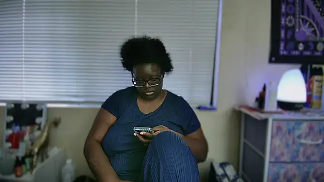 Snapshot of Yagurl__west chatting on February 2025 12:51:02 AM Yagurl west online show from February 2025 12:51:02 AM