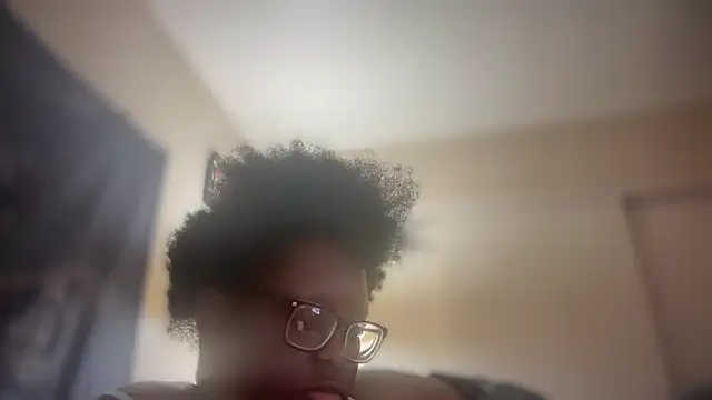 Snapshot of Yagurl__west chatting on February 2025 12:19:01 AM Yagurl west online show from February 2025 12:19:01 AM