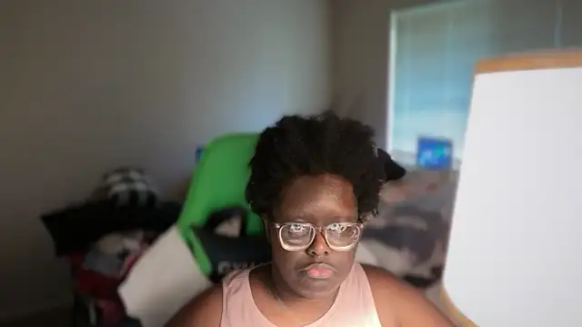 Yagurl  west online show from December 2025 07:10:01 PM