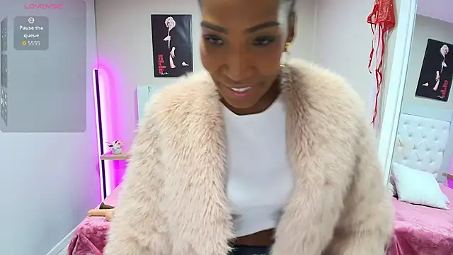 kimmturner online show from October 2025 01:08:02 PM