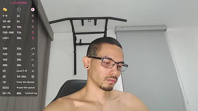 Snapshot of russthiago chatting on March 2025 04:02:01 PM russthiago online show from March 2025 04:02:01 PM