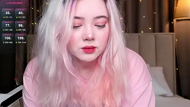 Snapshot of __KawaiiYuki__ chatting on January 2025 08:55:01 AM   KawaiiYuki   online show from January 2025 08:55:01 AM