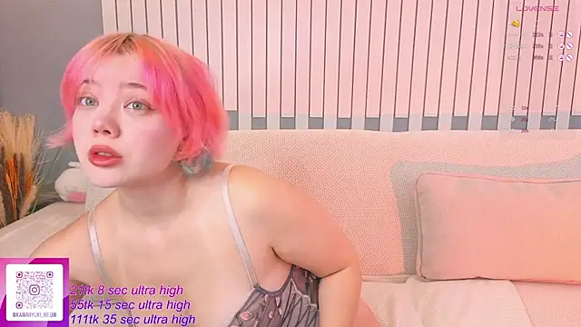 Snapshot of __KawaiiYuki__ chatting on October 2025 05:06:01 AM   KawaiiYuki   online show from October 2025 05:06:01 AM