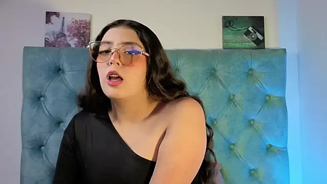 Paola Lyon  online show from September 2025 06:22:01 PM