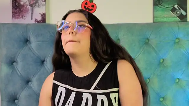 Paola Lyon  online show from October 2025 01:00:02 PM