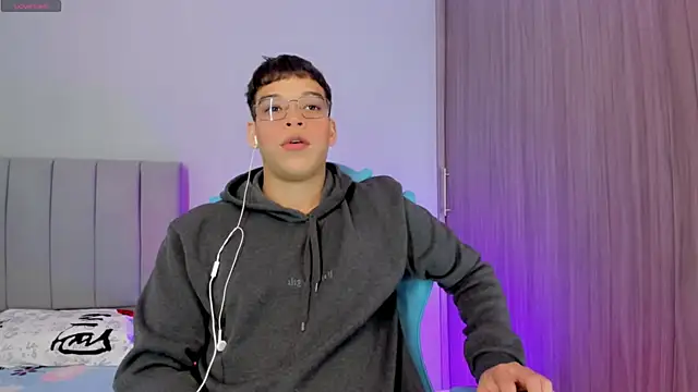 Snapshot of jake_and_joaquin chatting on March 2025 05:33:01 AM jake and joaquin online show from March 2025 05:33:01 AM