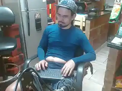 Snapshot of Dr_Pocholate84 chatting on January 2025 04:50:02 PM Dr Pocholate84 online show from January 2025 04:50:02 PM