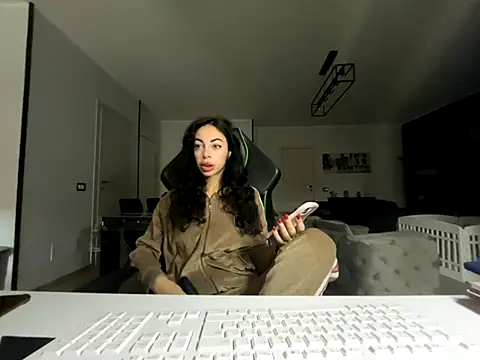 Chloe Ricci online show from December 2025 07:50:01 AM