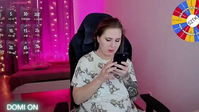 Olivia Munk online show from February 2025 07:12:02 AM