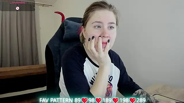 Olivia Munk online show from March 2025 03:32:02 AM