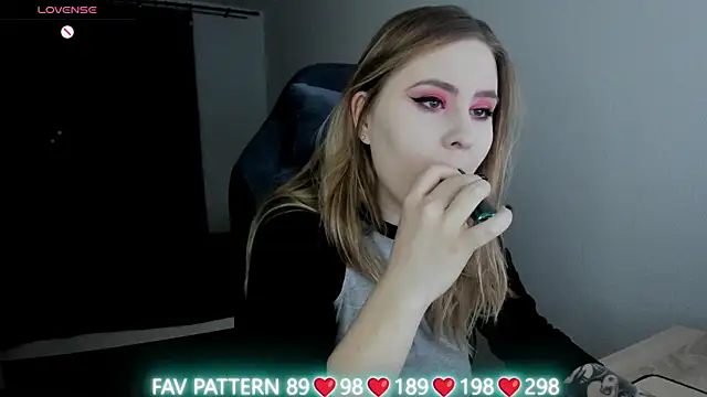 Olivia Munk online show from March 2025 04:27:01 AM