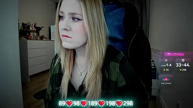 Olivia Munk online show from October 2025 04:41:02 AM