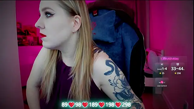 Olivia Munk online show from November 2025 04:56:01 AM