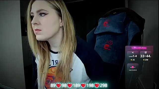 Olivia Munk online show from November 2025 04:23:02 AM