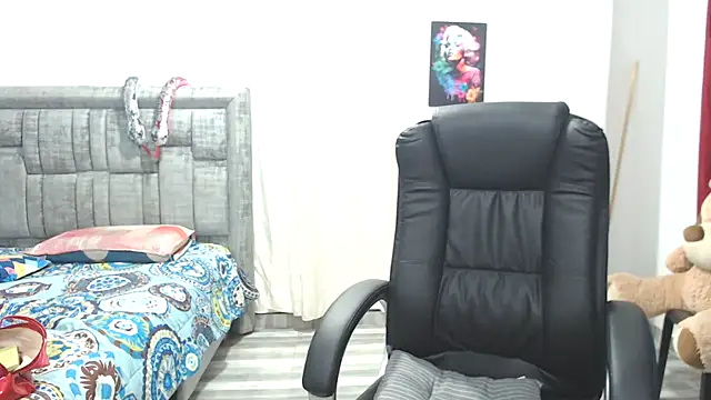 LAURA CRAIZY online show from November 2025 03:18:02 AM