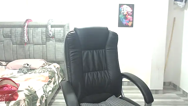 LAURA CRAIZY online show from January 2026 03:08:02 AM