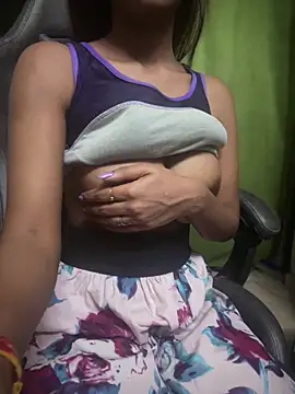 Snapshot of PARI_Hun chatting on February 2026 04:36:01 PM PARI Hun online show from February 2026 04:36:01 PM