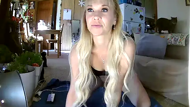 lyra rose online show from December 2025 06:04:02 PM