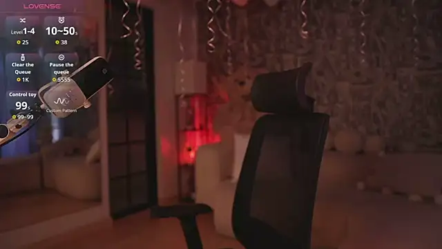 HannahW  online show from October 2025 09:20:01 PM