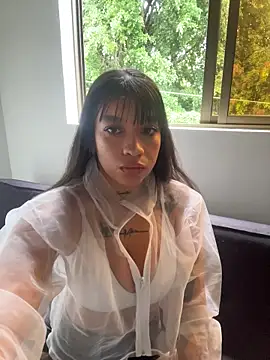 HannahW  online show from February 2026 02:15:02 PM