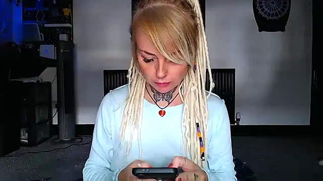 pixiedreadx online show from October 2025 10:47:01 AM