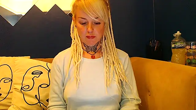 pixiedreadx online show from October 2025 11:05:01 PM