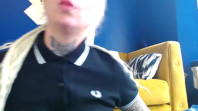 pixiedreadx online show from October 2025 11:42:01 AM