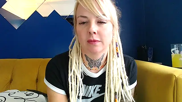 pixiedreadx online show from November 2025 12:49:01 PM