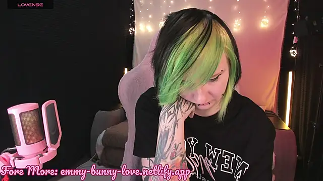 EmmyBunny online show from October 2025 02:45:02 PM