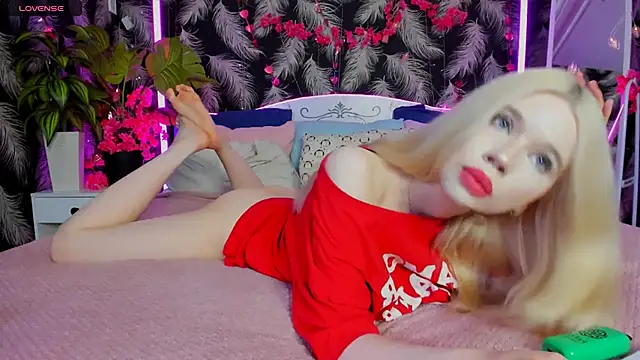 Lollita Lewis online show from December 2025 07:43:02 PM