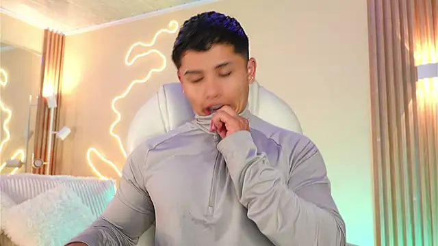 Snapshot of MatiasKorn chatting on June 2026 05:14:01 AM MatiasKorn online show from June 2026 05:14:01 AM
