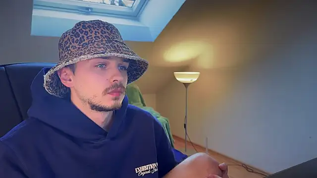 naked psy online show from March 2025 03:16:02 PM