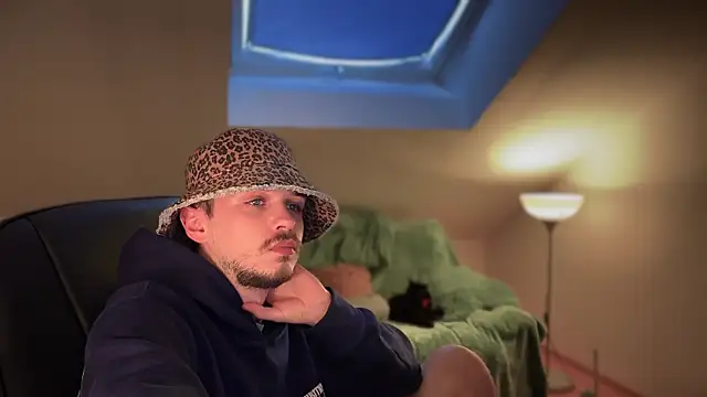 naked psy online show from March 2025 09:03:02 AM