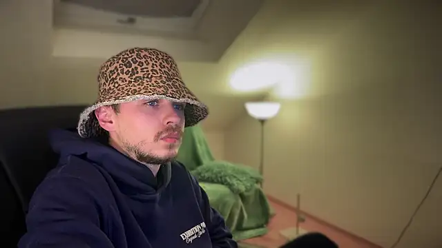 naked psy online show from March 2025 10:44:01 PM