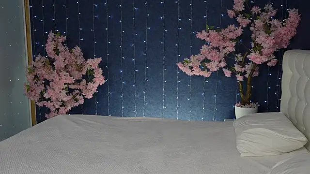 -Mirror-Girl- online show from April 2026 05:49:01 AM