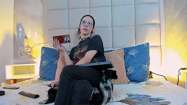 Hecatee 77 online show from October 2025 07:45:02 PM