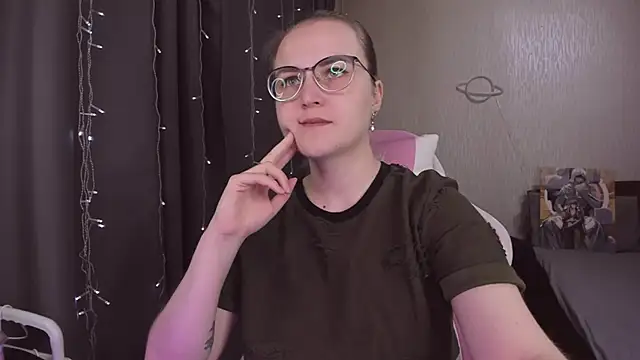 MissBrightShine online show from November 2025 10:31:01 AM