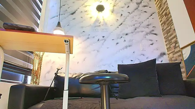 Sophie LittleS online show from December 2025 01:06:01 PM