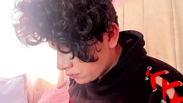 Snapshot of Satuurn_ chatting on February 2025 07:24:02 PM Satuurn online show from February 2025 07:24:02 PM