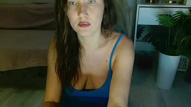 Imcarrieberry online show from November 2025 03:25:01 PM