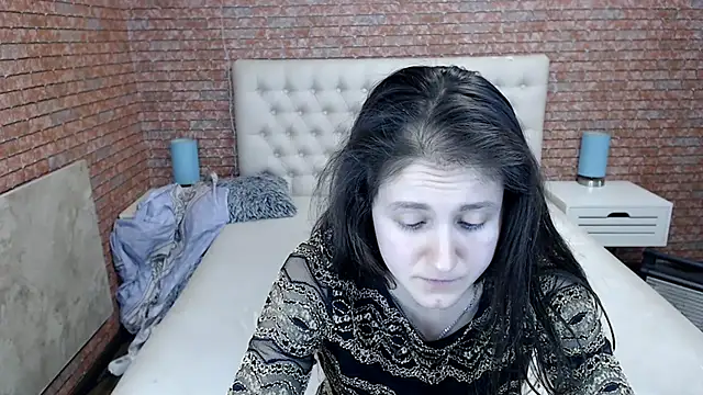 Holliy Cooper online show from March 2025 04:46:01 PM