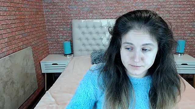 Holliy Cooper online show from December 2025 09:18:02 AM