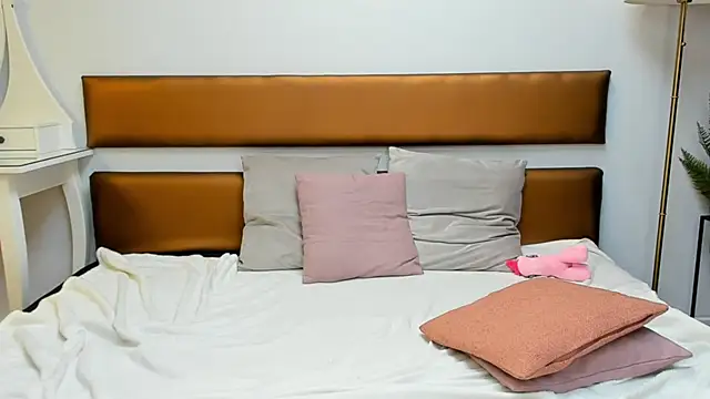 MissYvie online show from January 2025 12:02:02 PM