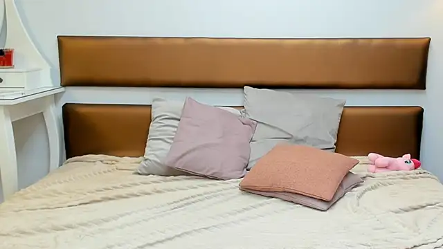 MissYvie online show from January 2025 11:37:01 AM