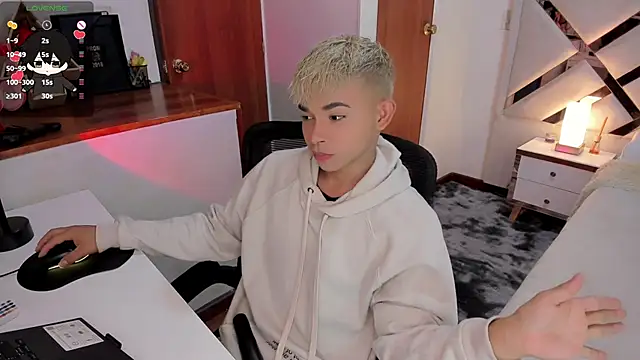 Snapshot of Austin_connor_ chatting on December 2024 10:13:02 PM Austin connor  online show from December 2024 10:13:02 PM