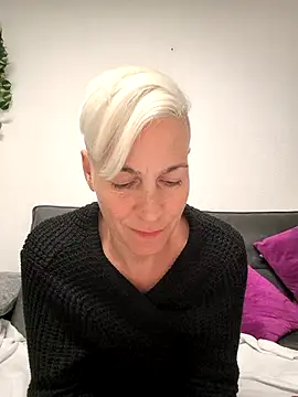 DarleenHot online show from October 2025 06:48:01 PM