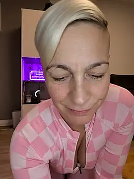 DarleenHot online show from December 2025 04:16:01 PM