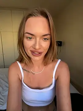 Snapshot of ElenaRebelle chatting on July 2026 04:16:01 AM ElenaRebelle online show from July 2026 04:16:01 AM