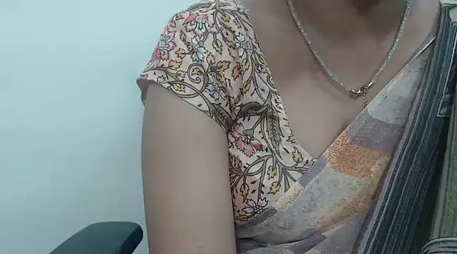 Snapshot of Lovely_Siri_23 chatting on January 2025 08:39:01 PM Lovely Siri 23 online show from January 2025 08:39:01 PM